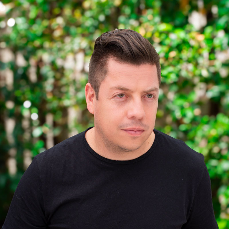 Mauricio-Portrait-Side-Sq
